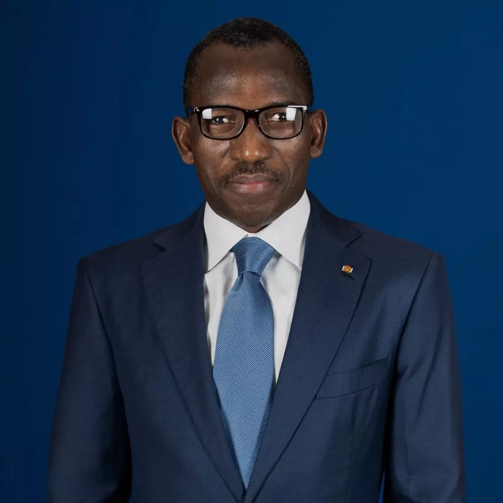 Ministre de la réforme des services publics, du travail et du dialogue social: Monsieur Gilbert Bawara